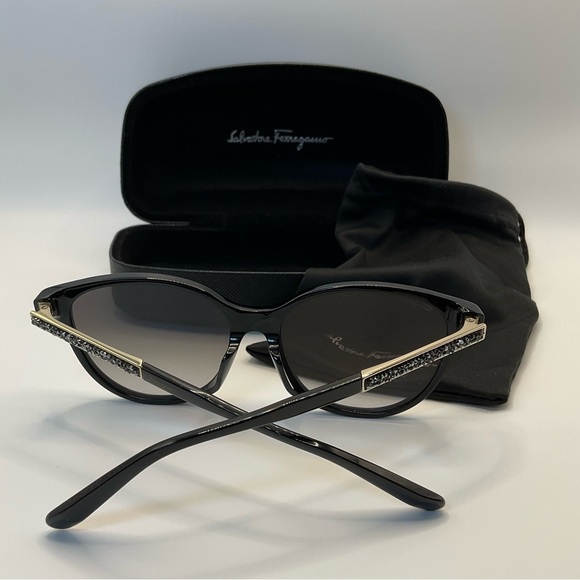 NEW Salvatore Ferragamo Sunglasses - Picture 1 of 9